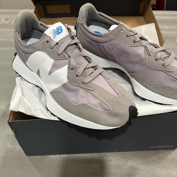 BNWT New Balance 327. Size 10.5. TARRIF FREE - Picture 1 of 7